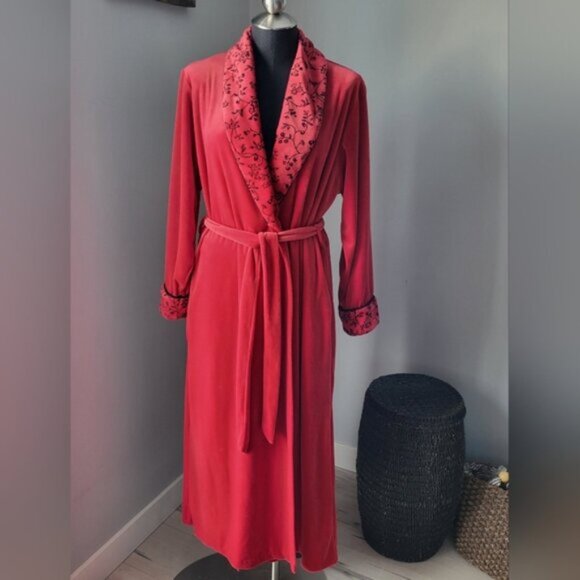 Vintage 90's Velvet Red House coat Size Small - Picture 2 of 16